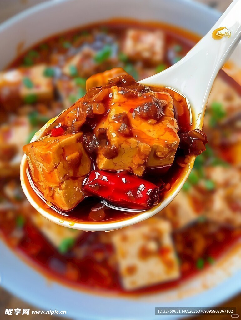美味麻辣豆腐一勺盛出