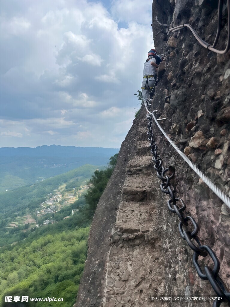懸崖邊的險(xiǎn)峻石階