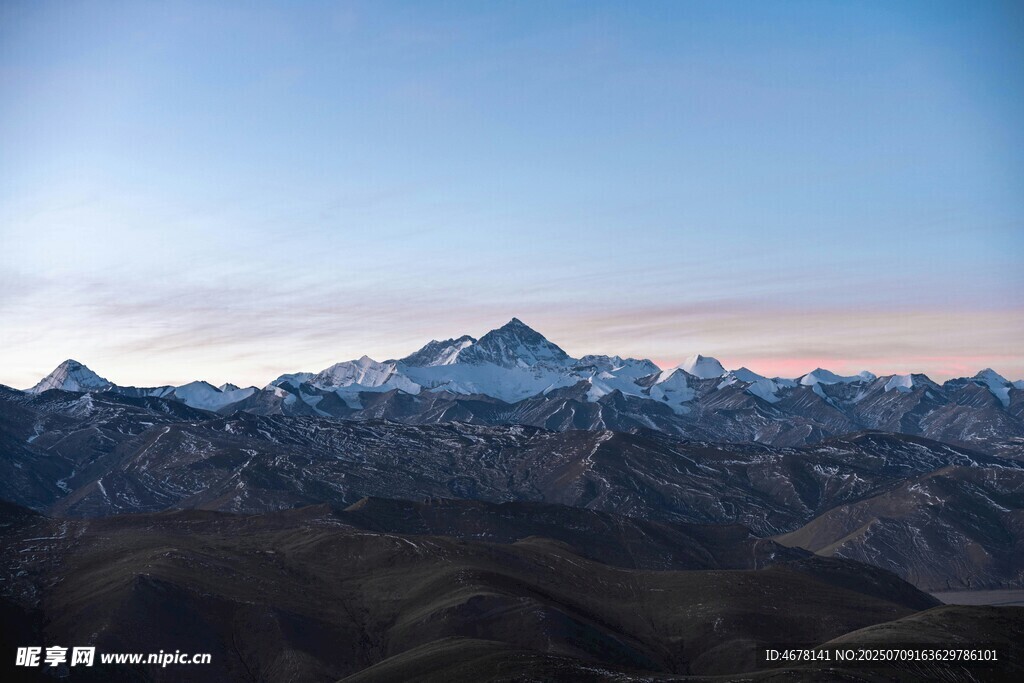壯麗雪山景觀