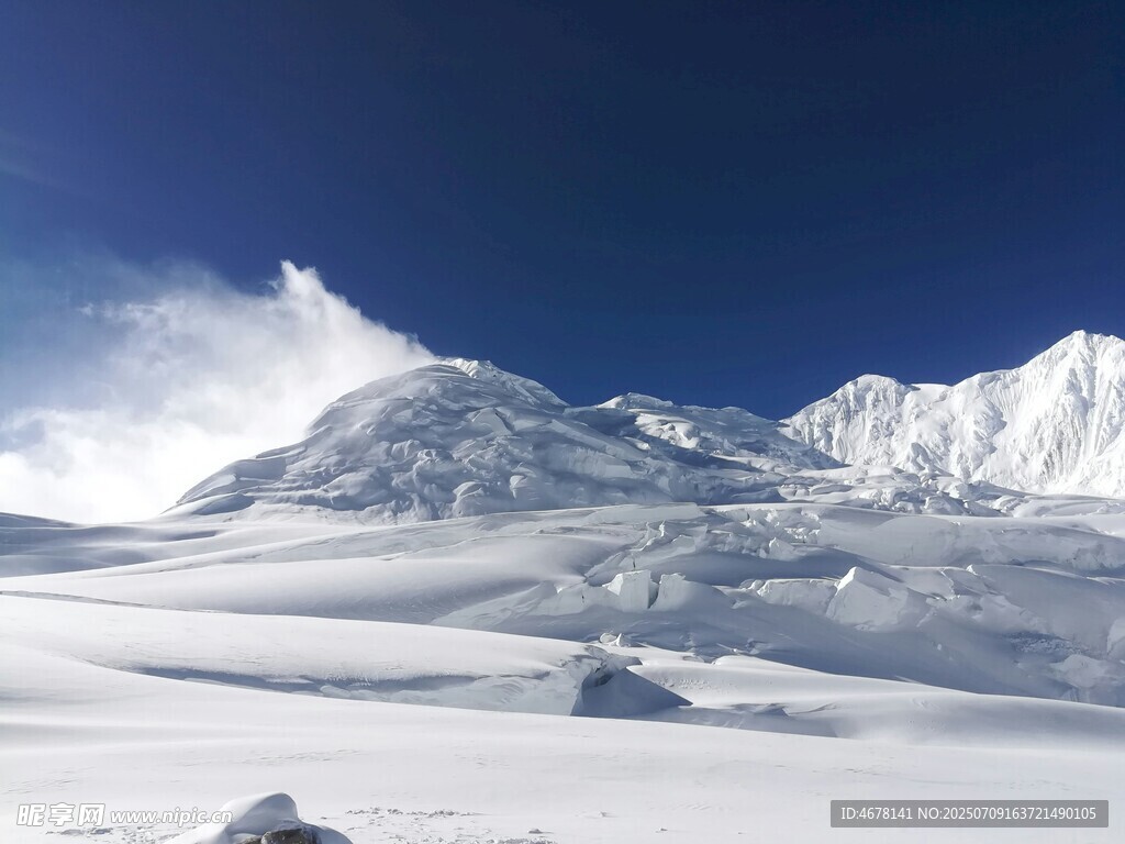壯麗雪山景觀