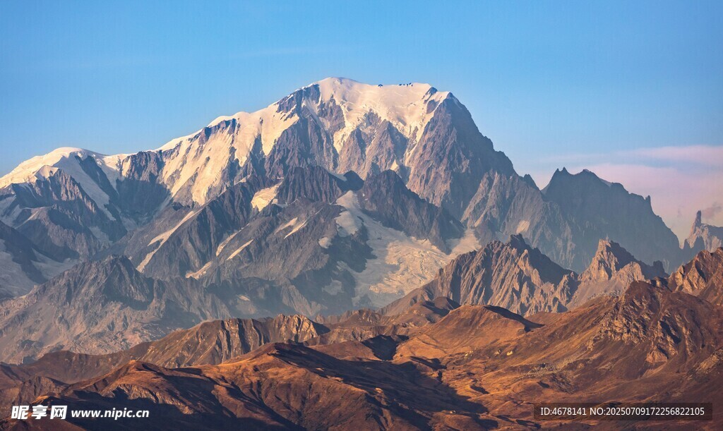 壯麗雪山景觀