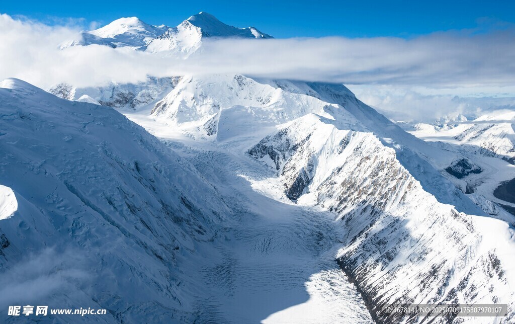 壯麗雪山景觀