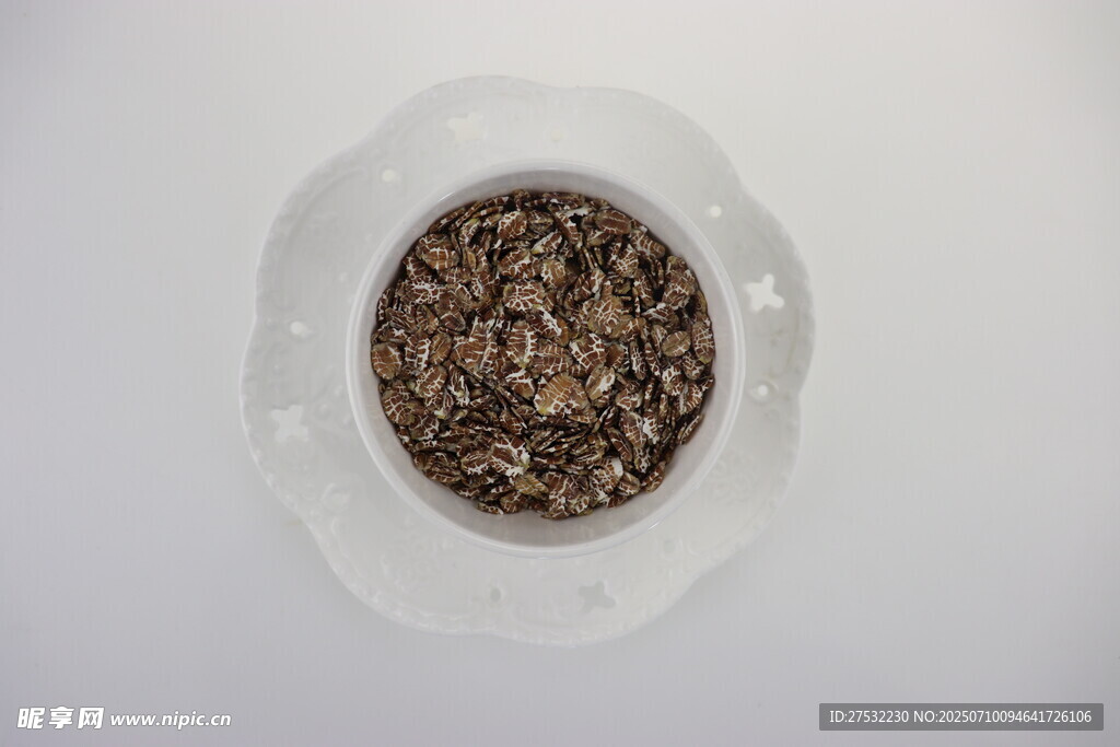 一碗黑燕麥片