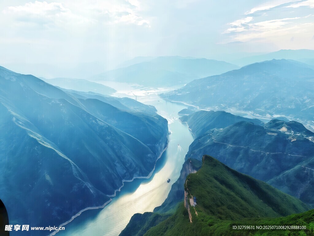 壯麗山河間蜿蜒的河流