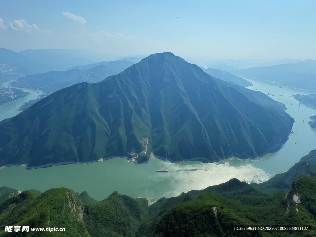 壯麗山水間的江景風(fēng)光