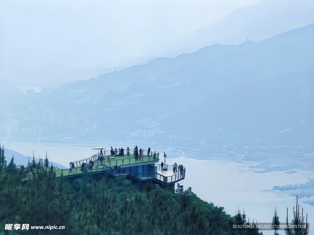 山巔景致