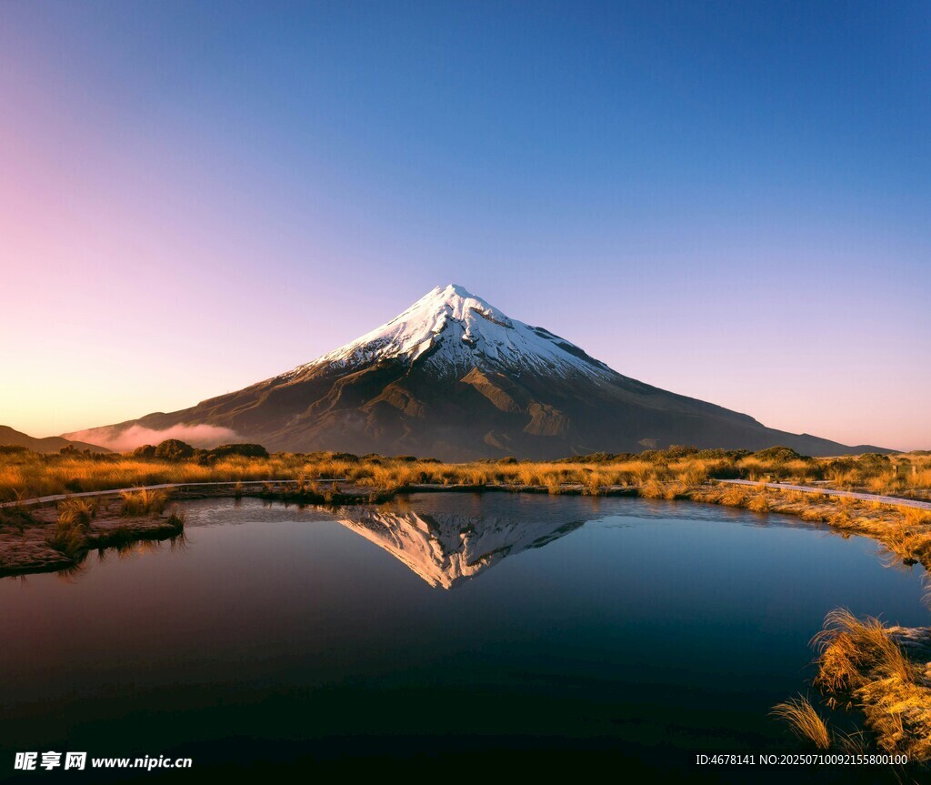 富士山湖畔絕美風(fēng)光