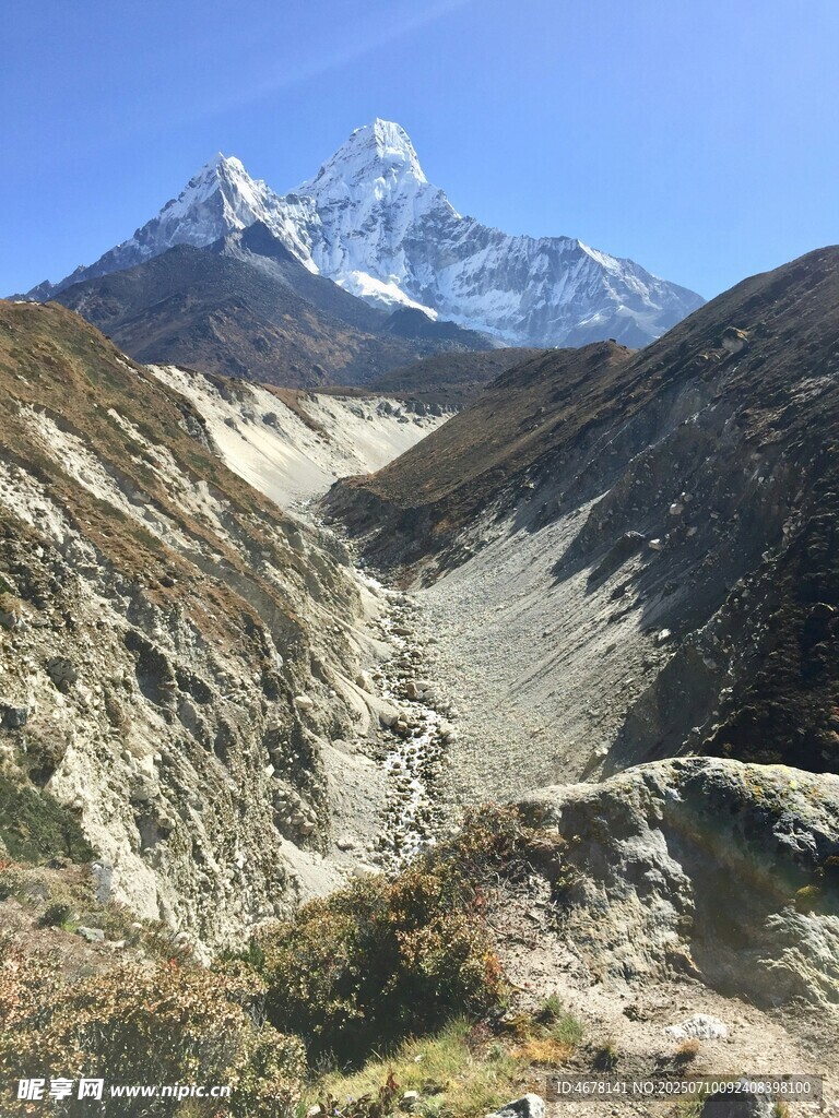 壯麗雪山山谷景觀