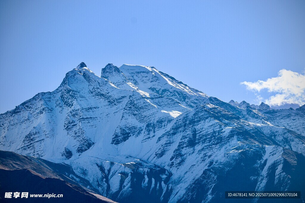巍峨雪山壯麗景致