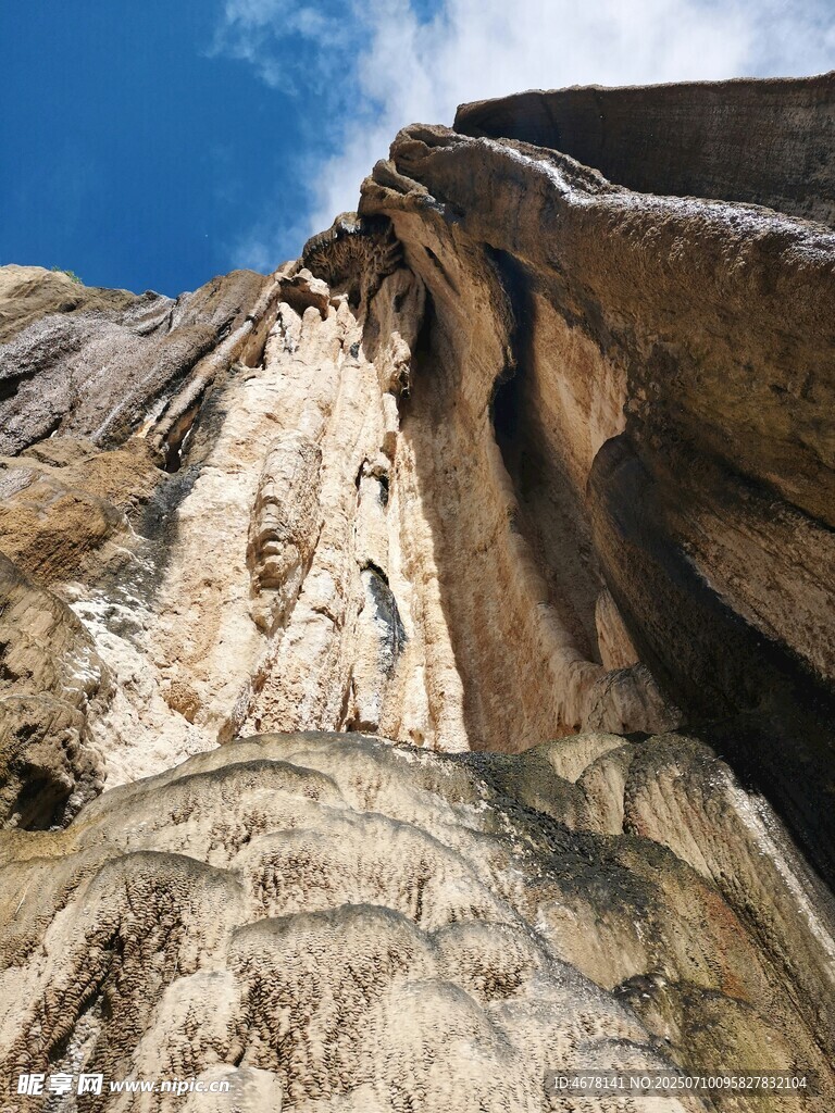 陡峭巖壁自然奇觀