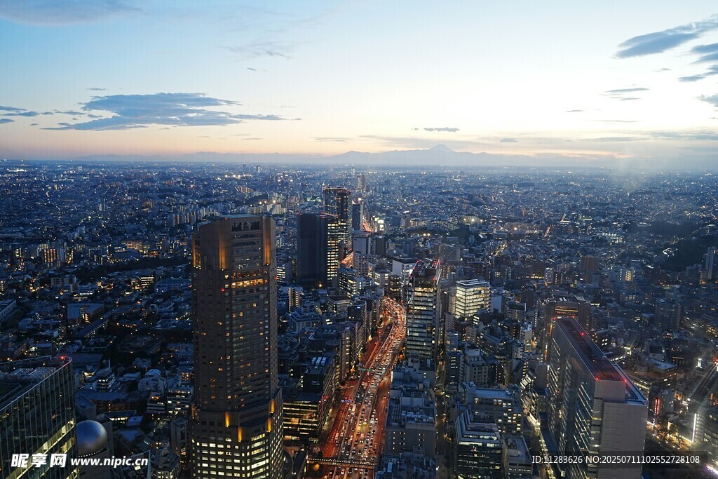 城市天際線日落美景