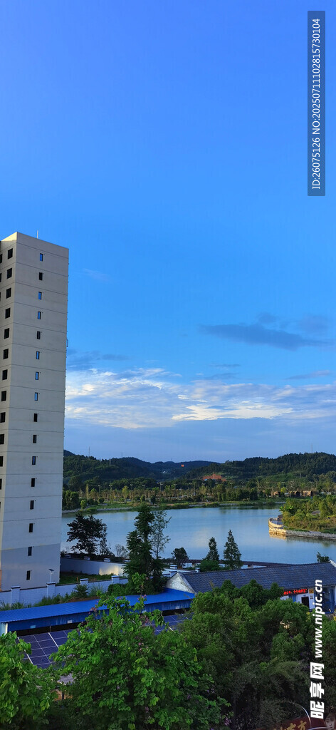 湖畔高樓風(fēng)景