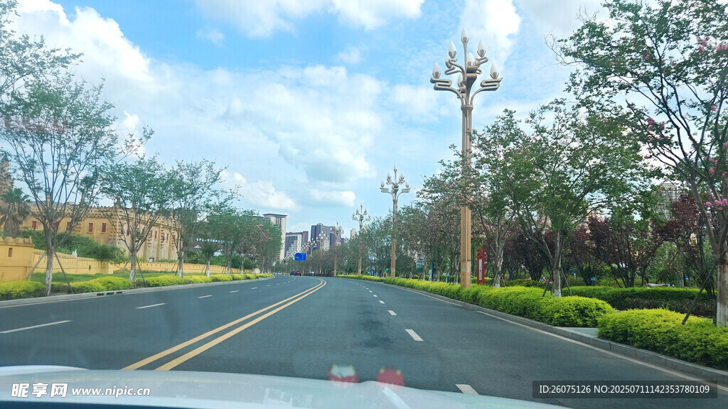 行車途中公路風(fēng)景