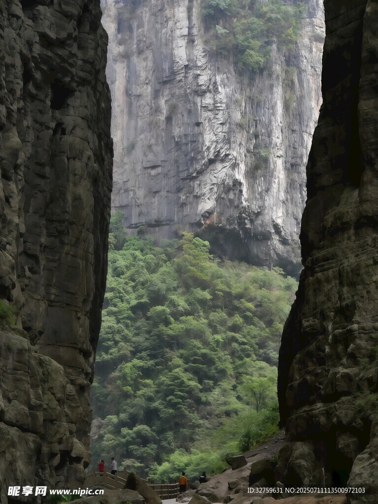 峽谷間的自然壯麗景觀