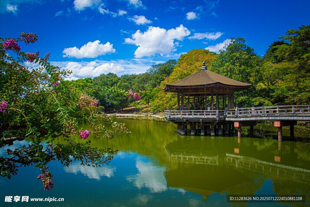 日式湖畔美景