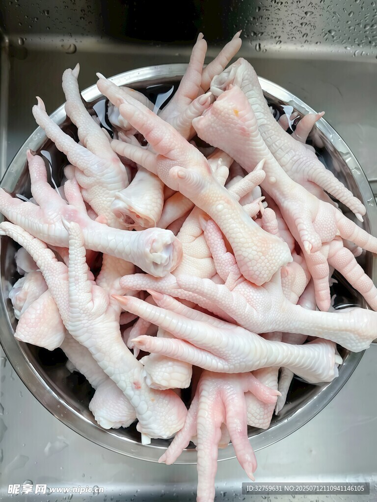 新鮮雞爪待處理