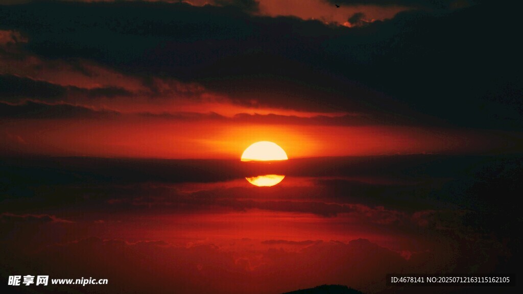 夕陽西下天際染就紅暉