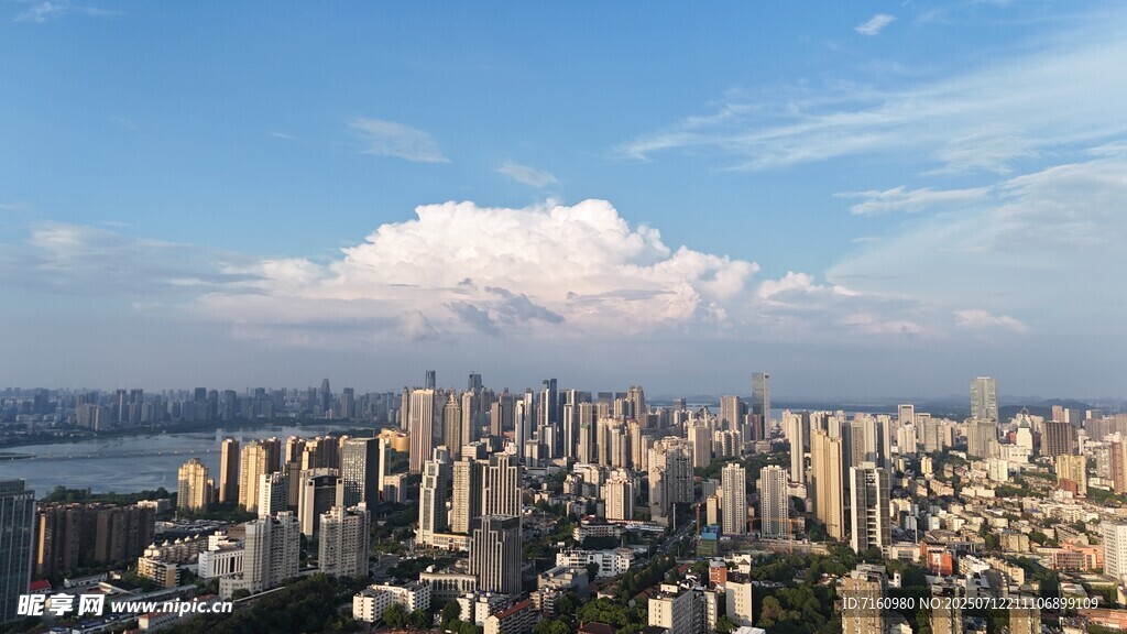 湖北武漢繁華都市天際線景觀