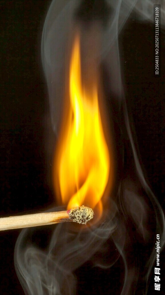 火柴燃燒瞬間