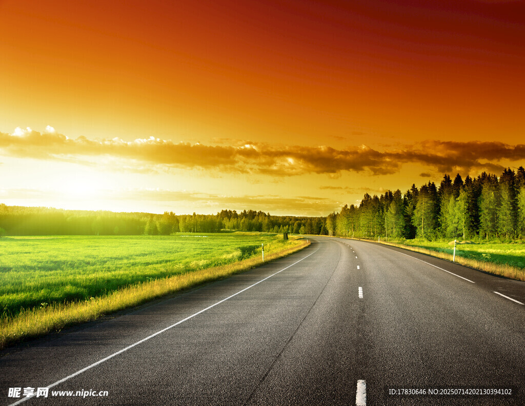 夕陽下的公路美景