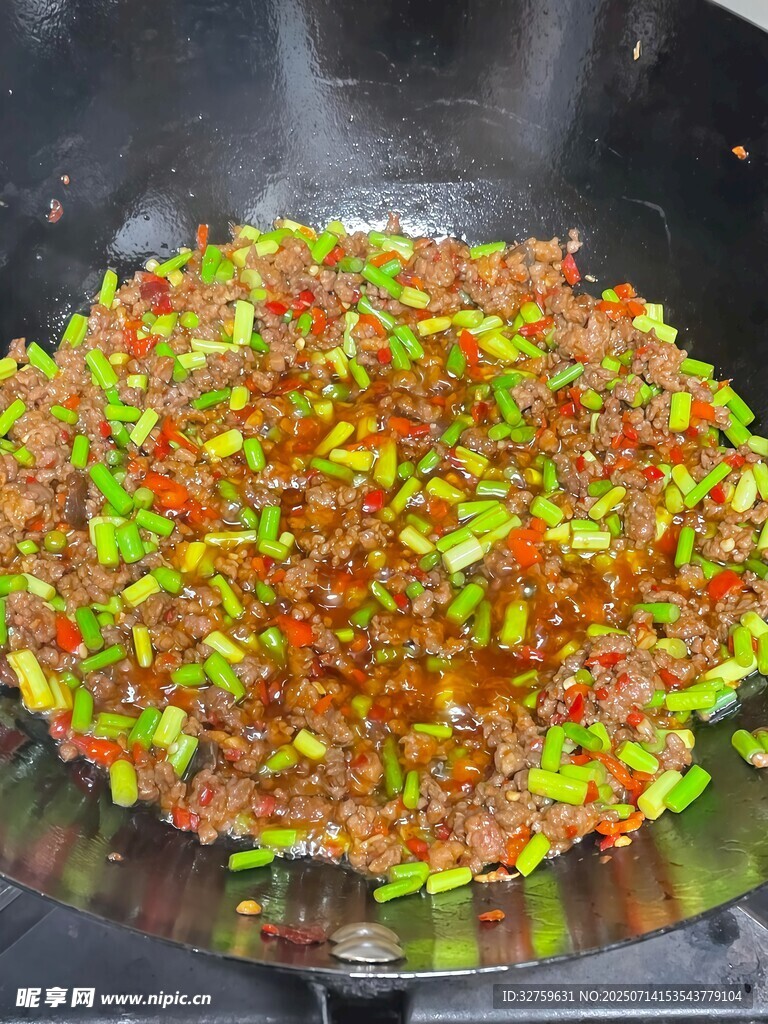 多彩蔬菜粒翻炒中