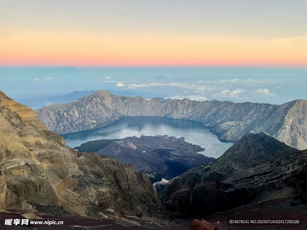 壯麗火山口景觀