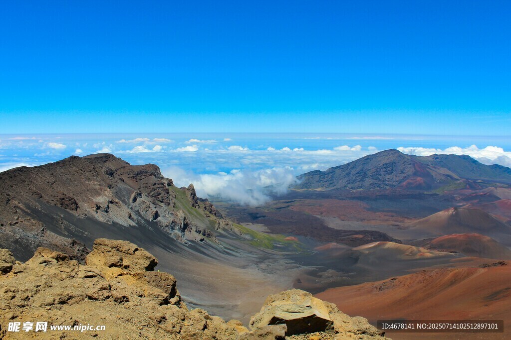 壯麗山景與云海奇觀