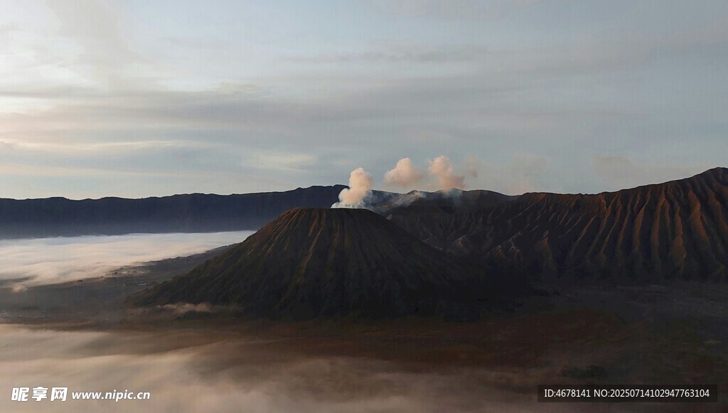 火山云海壯麗景觀