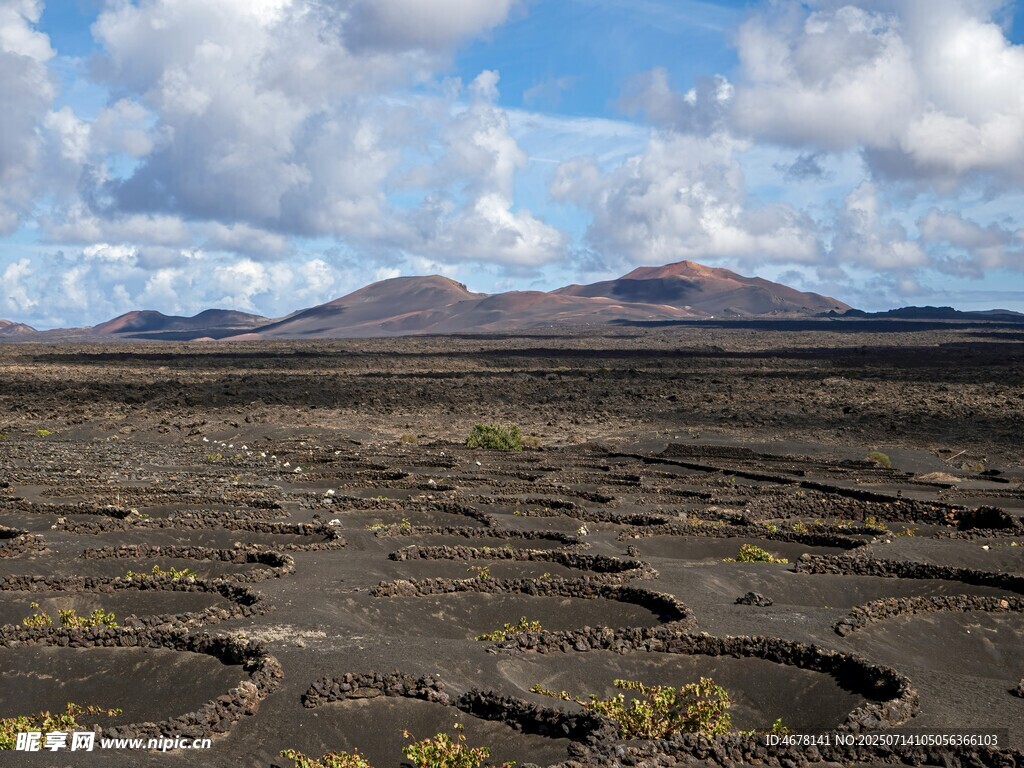 荒涼火山地貌景觀