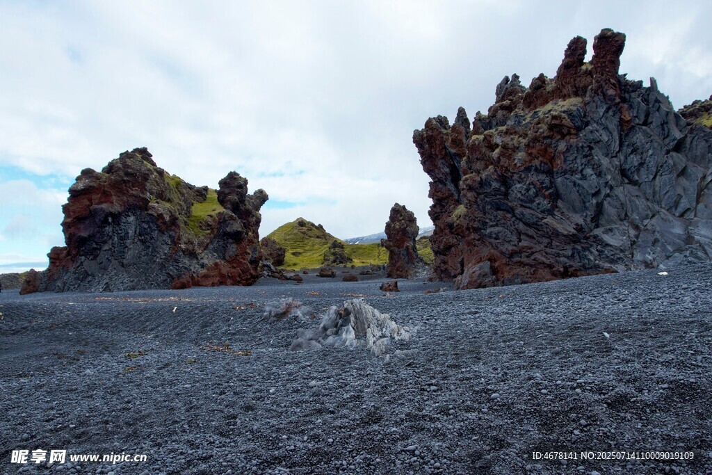 火山地貌景觀中的奇異巖石