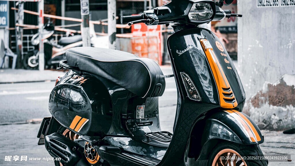 時(shí)尚酷炫的黑色踏板摩托車