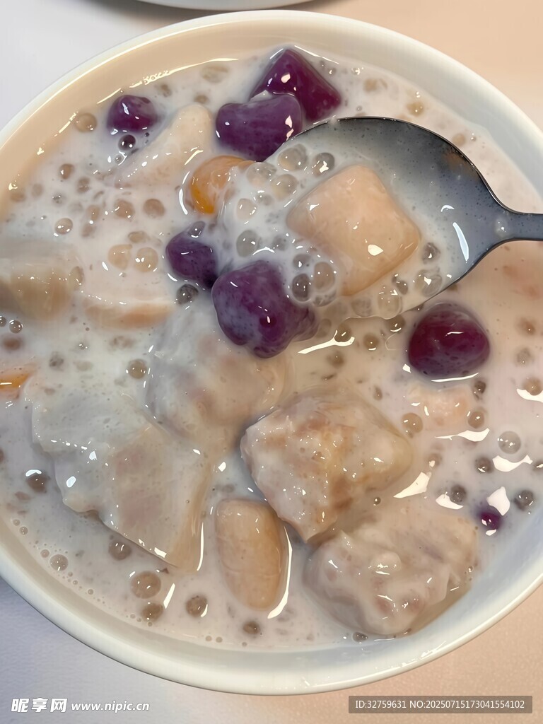 藍(lán)莓香蕉燕麥粥美食圖