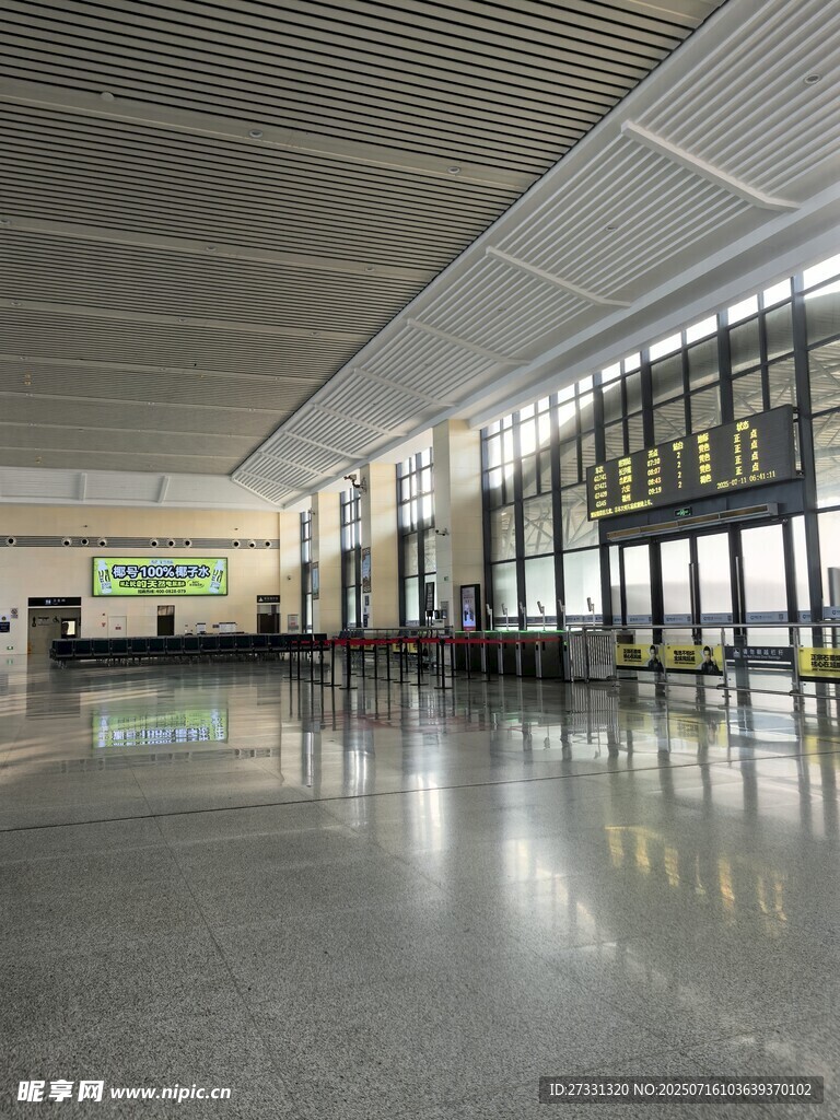 寬敞明亮的現(xiàn)代化室內(nèi)空間