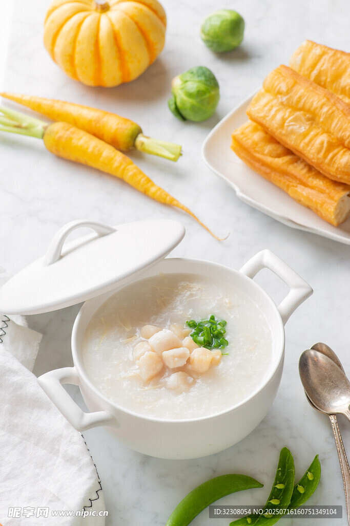 營養(yǎng)早餐粥與多樣配菜