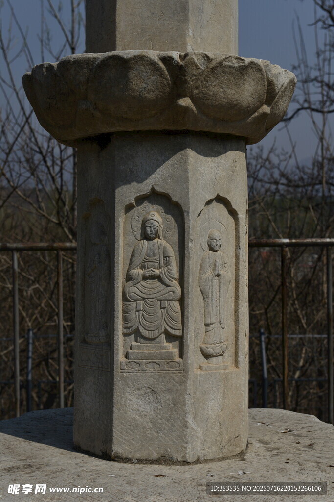 古代雕刻石柱