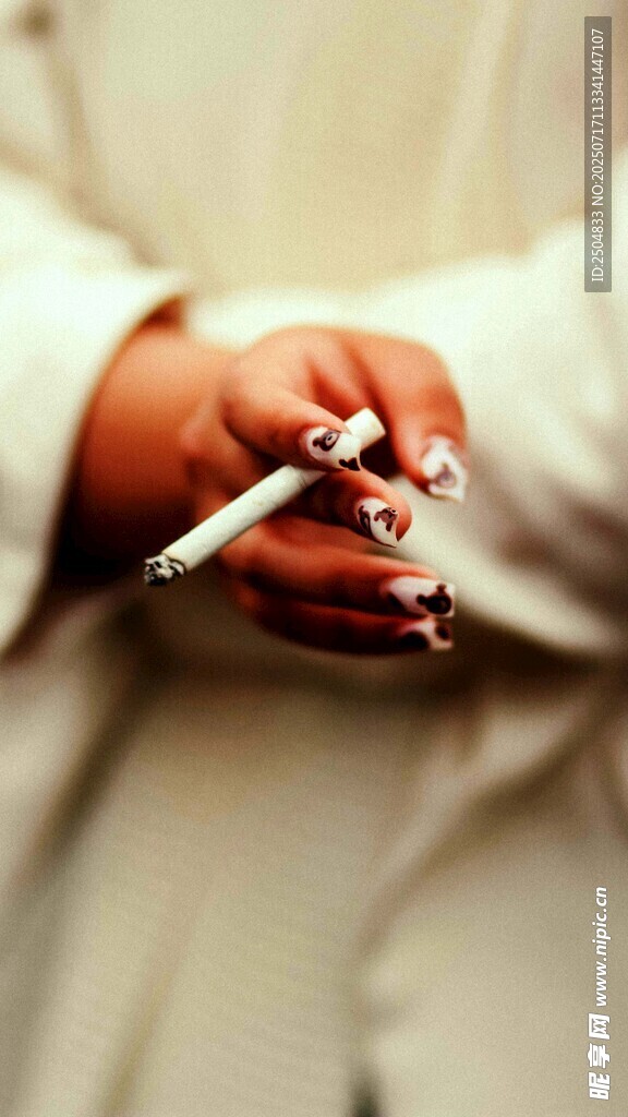 手持香煙特寫