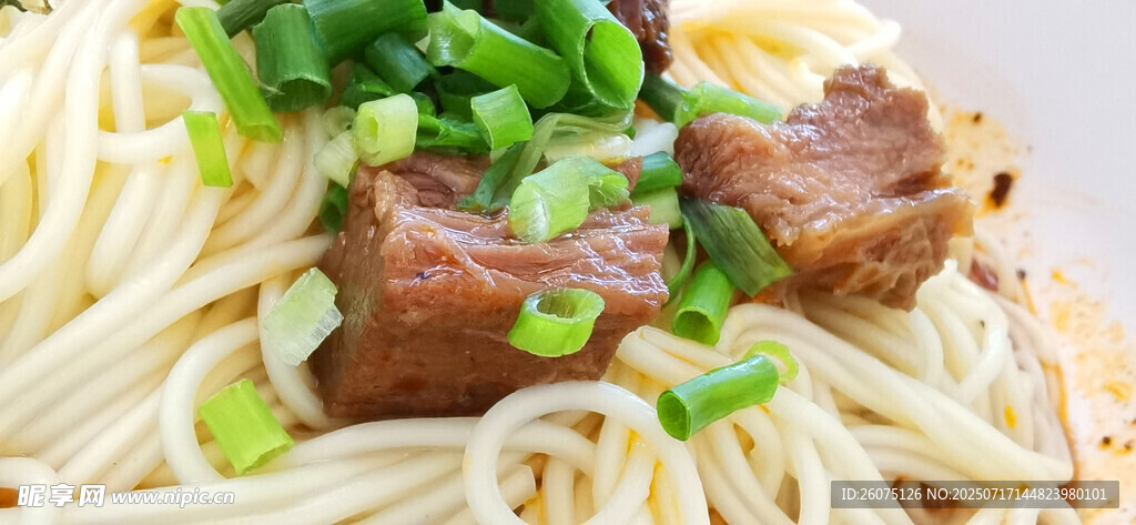蔥香干拌牛肉面