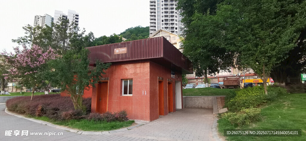 紅磚小屋的旅游廁所