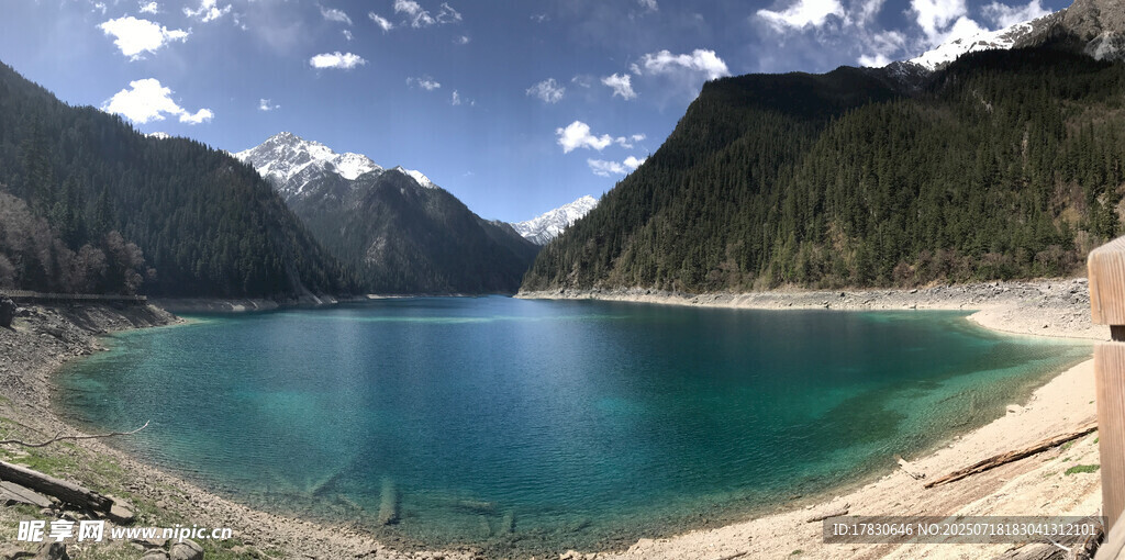 美麗高山湖泊風(fēng)光