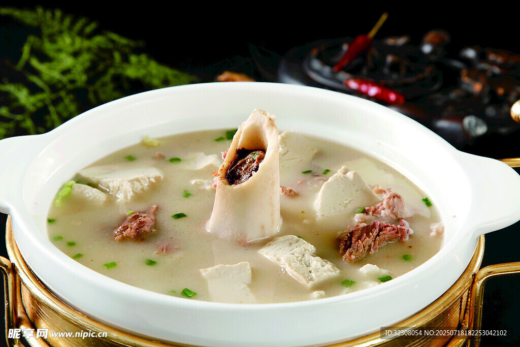 滋補(bǔ)牛尾湯 