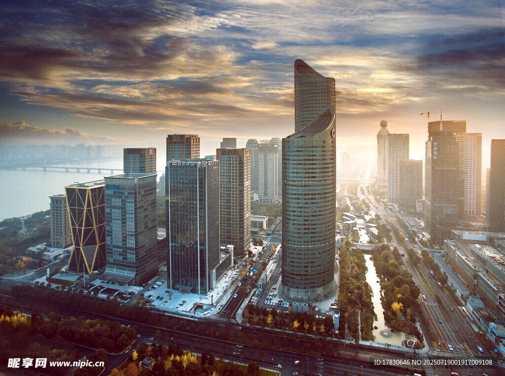 壯麗城市傍晚全景