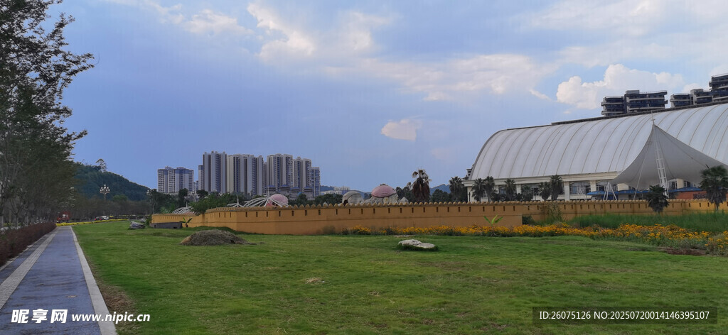 戶外開闊綠地與建筑景觀