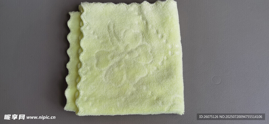 淺綠色褶皺布料