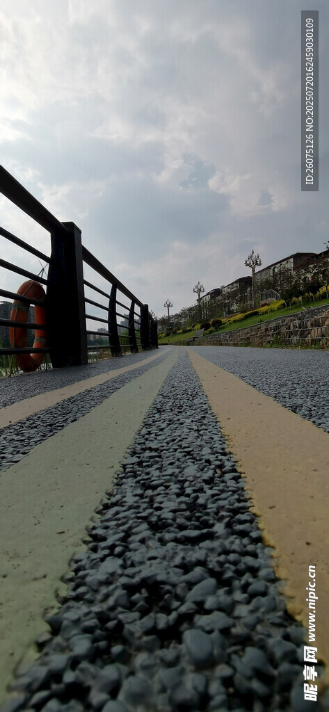 雨中騎行道
