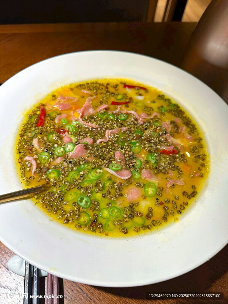 鮮香誘人的酸湯肉片