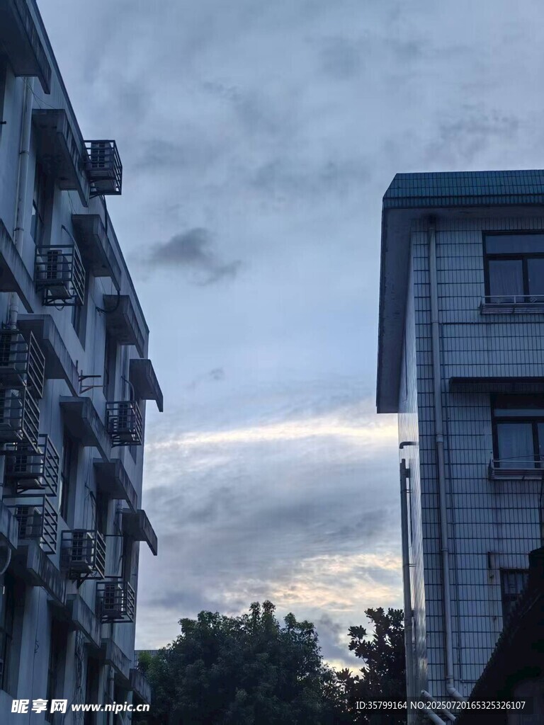 傍晚和云彩