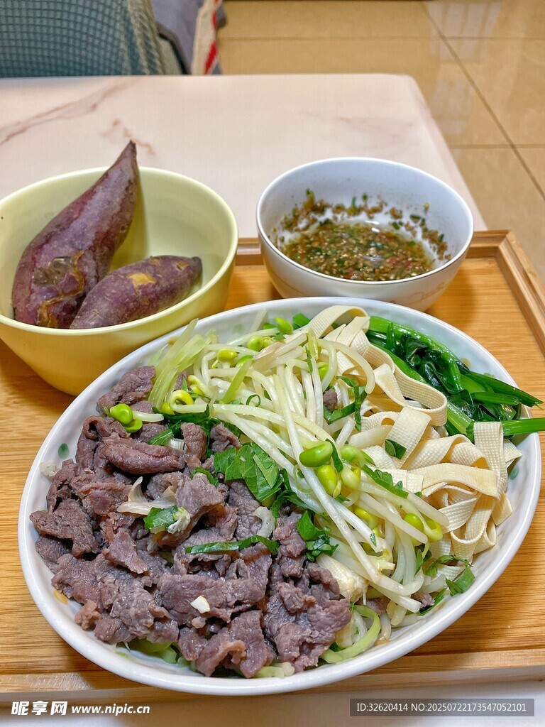 牛肉蔬菜面條套餐