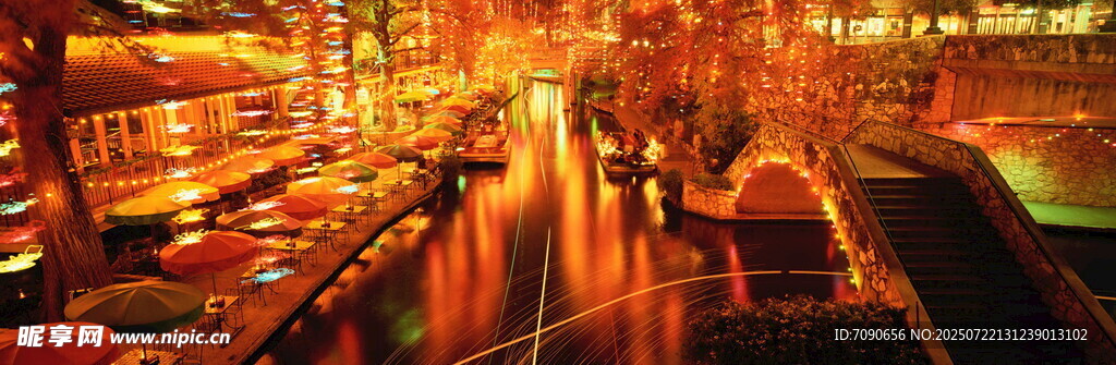 酒吧內(nèi)熱鬧的夜生活場(chǎng)景