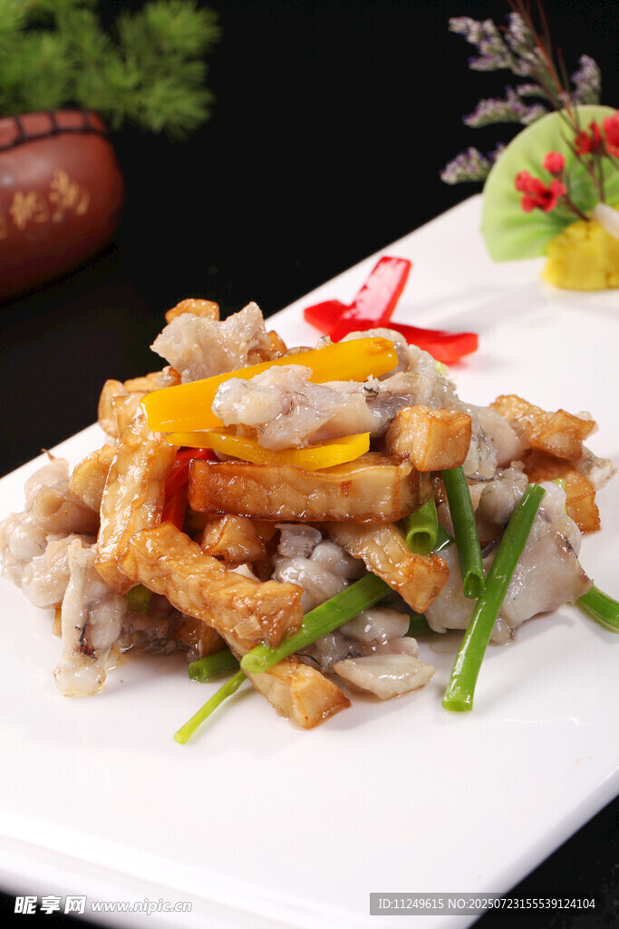 杏鮑菇炒蛙肉