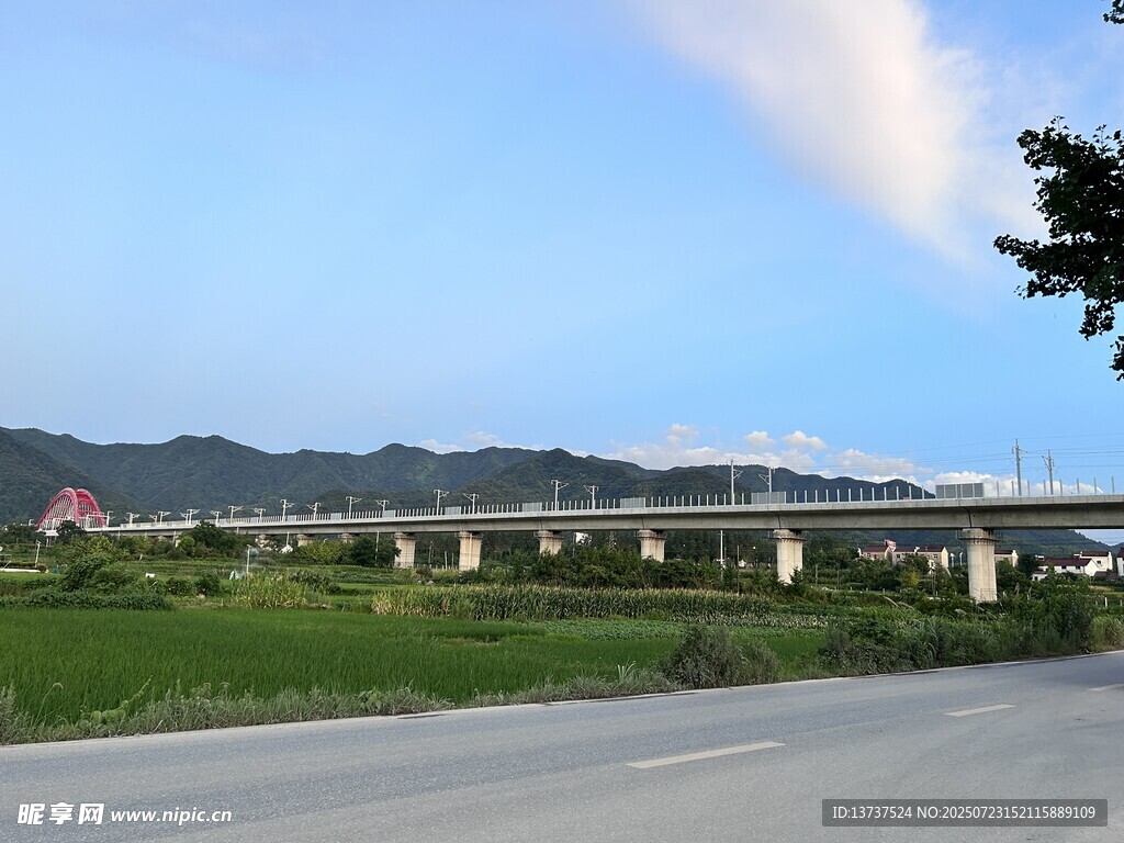 農(nóng)村 高鐵